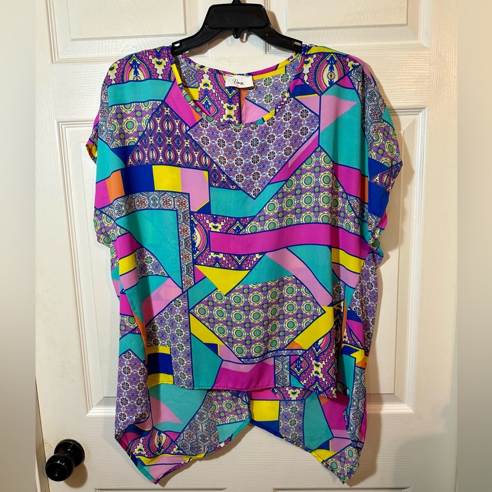 Verxy Colorful Geometric Sharkbite Hem Blouse Size 2XL Made in USA
